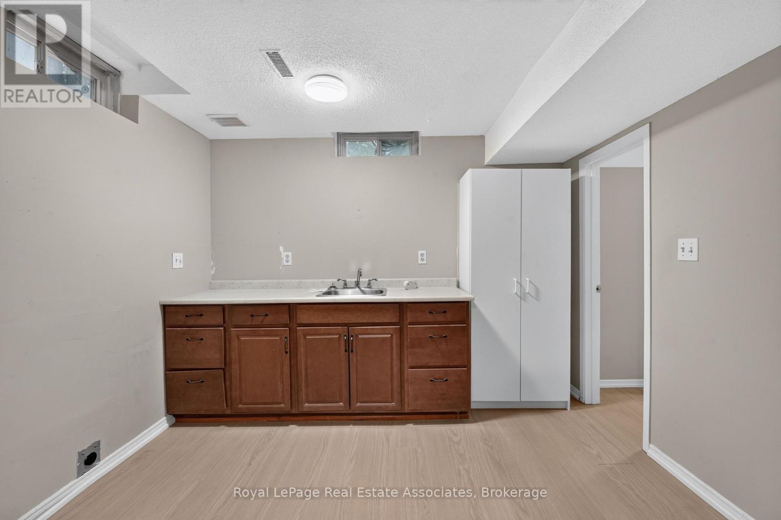 8 Horsham Street Property Photo 38