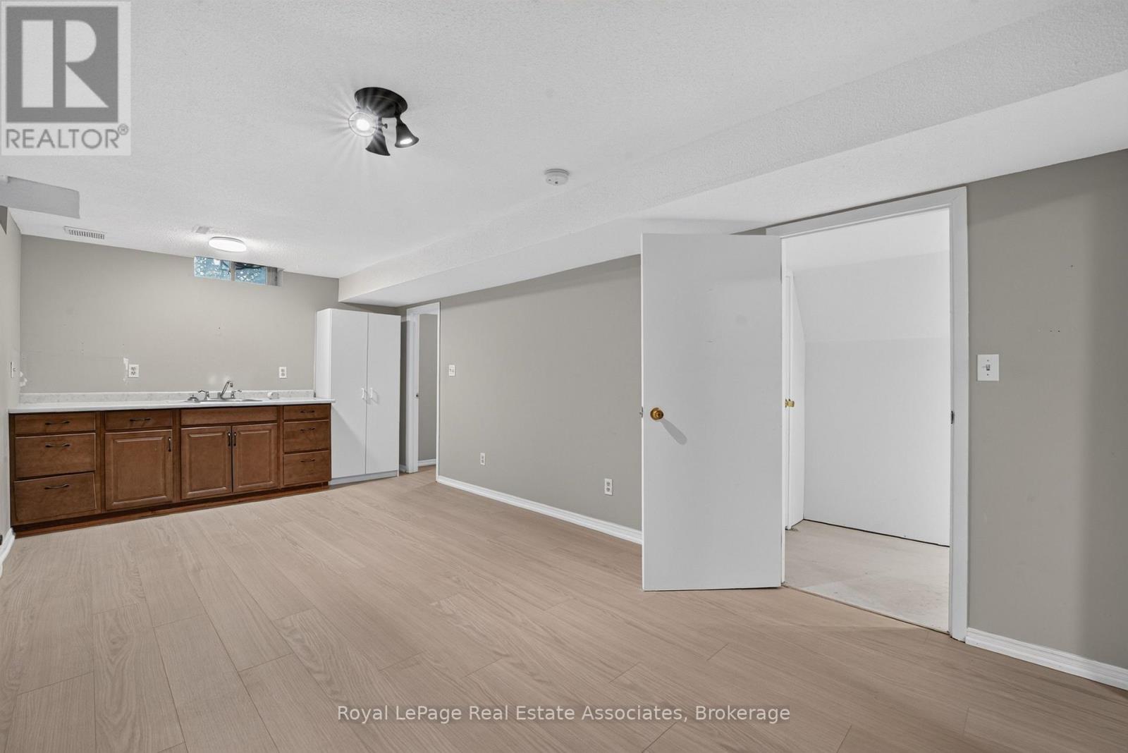 8 Horsham Street Property Photo 39