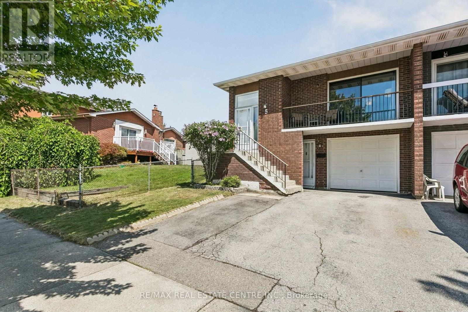 5 Hockley Path Property Photo 1