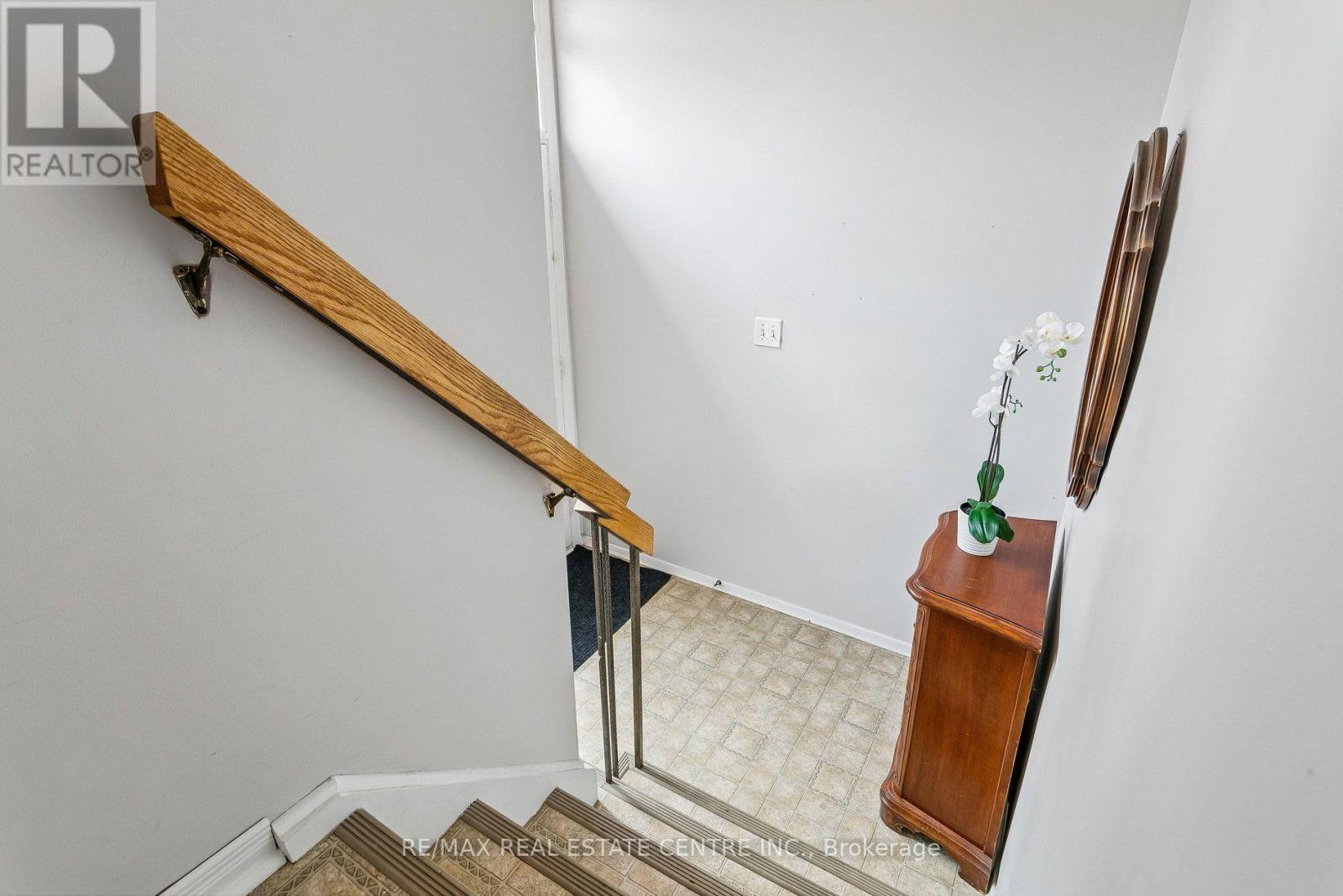 5 Hockley Path Property Photo 7