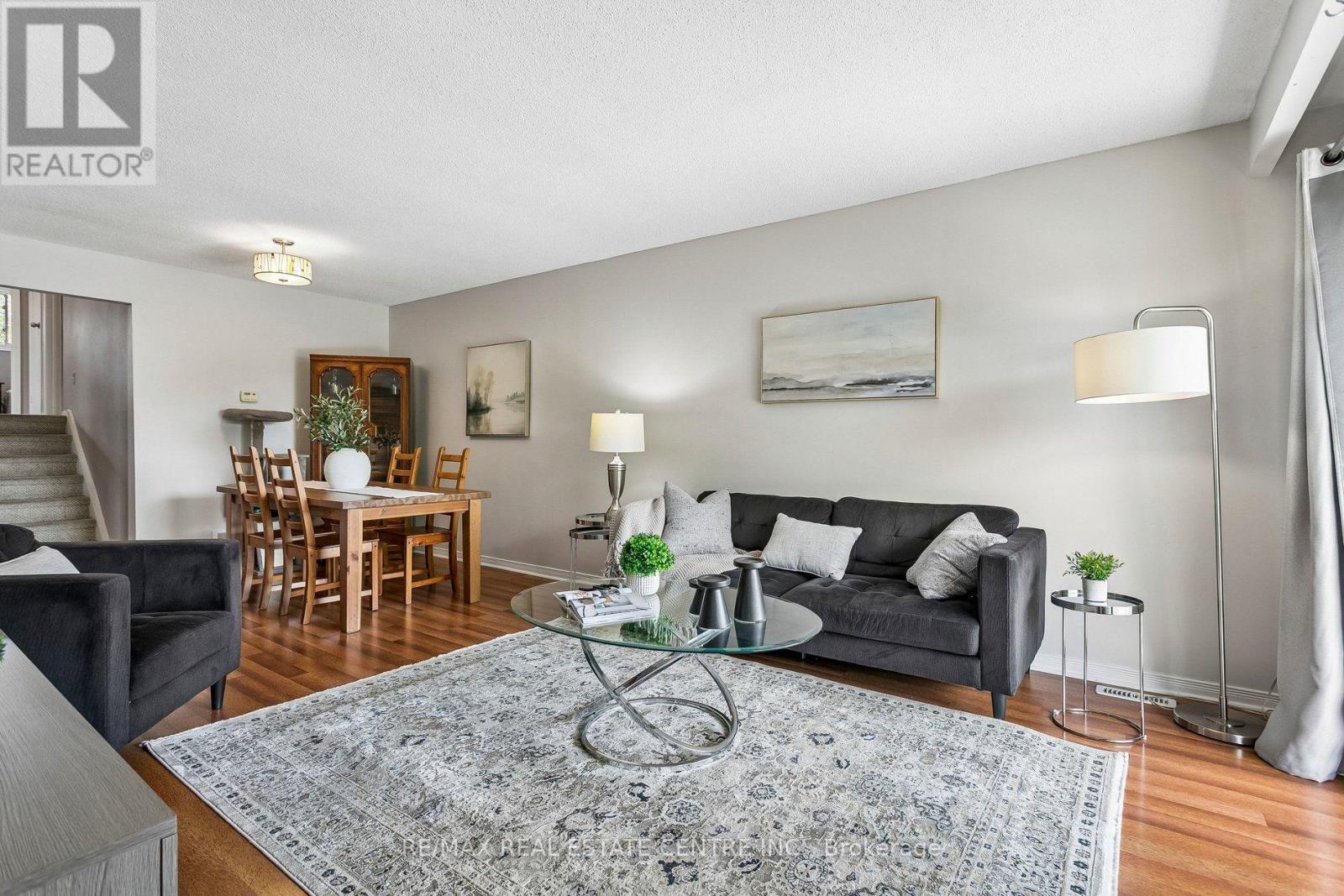 5 Hockley Path Property Photo 8