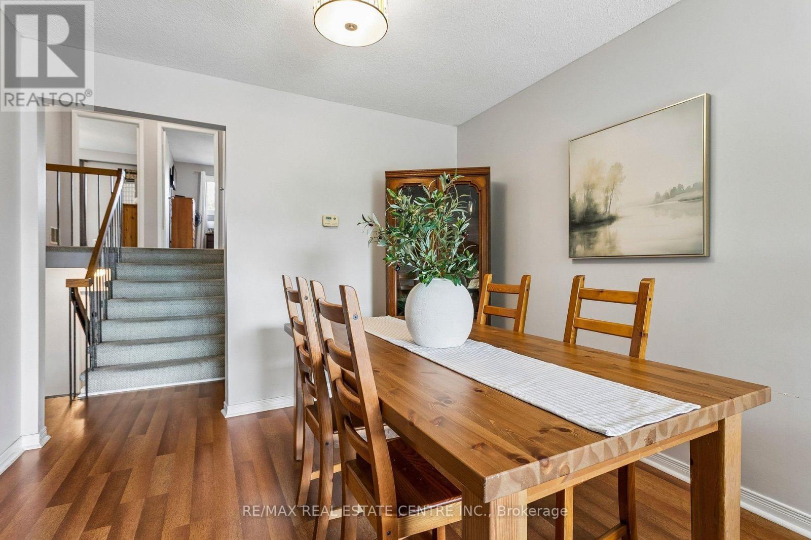 5 Hockley Path Property Photo 13
