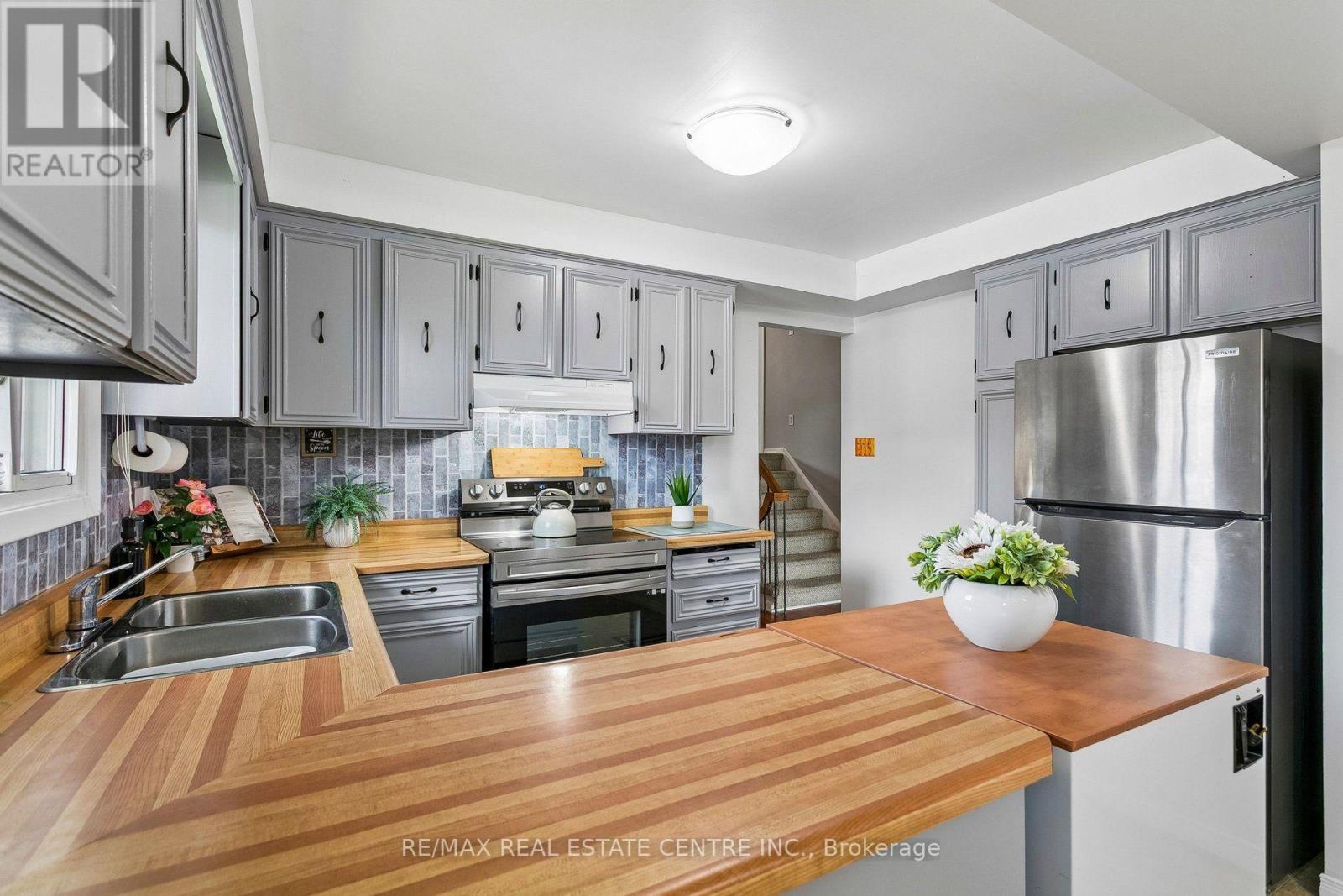 5 Hockley Path Property Photo 18