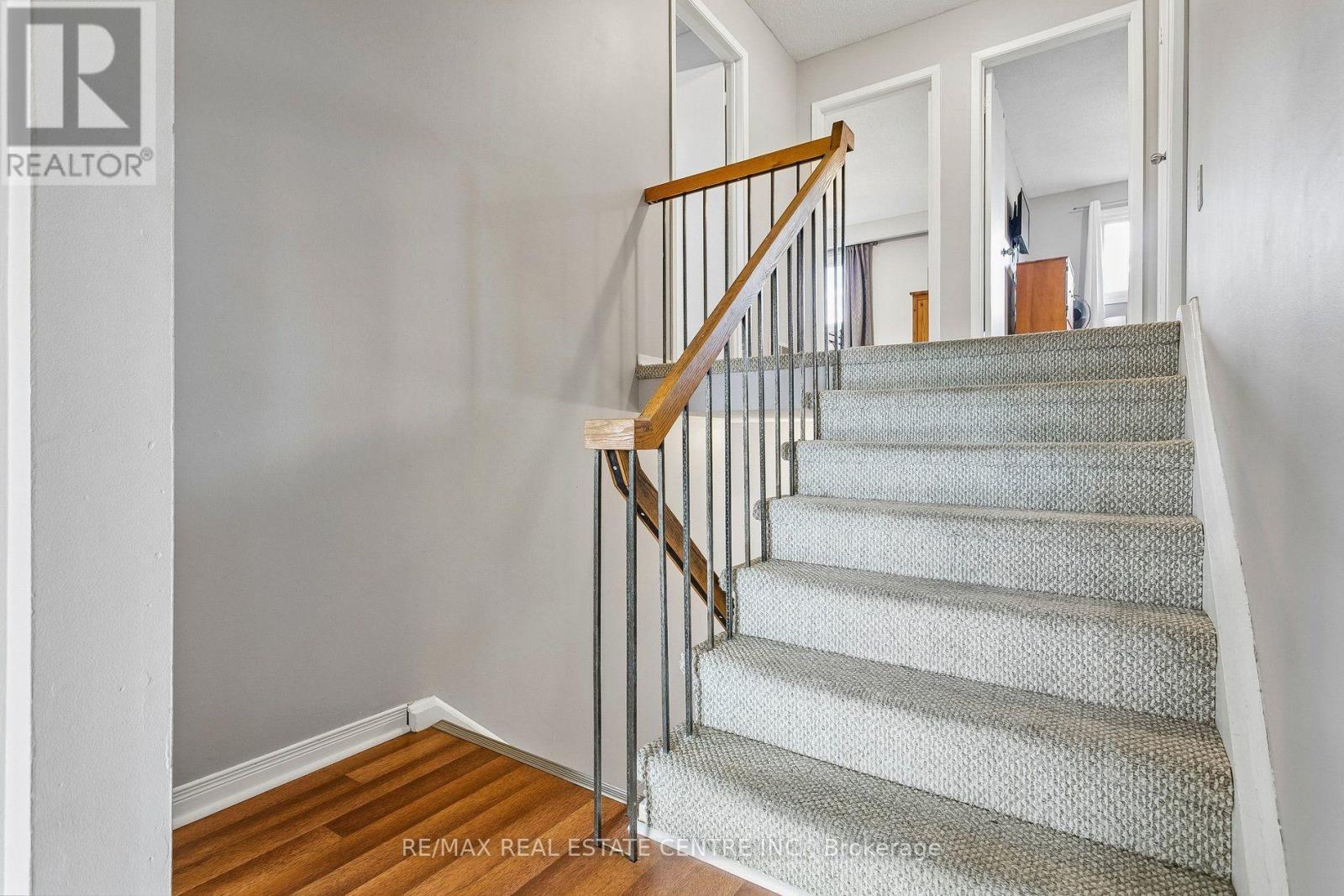 5 Hockley Path Property Photo 22