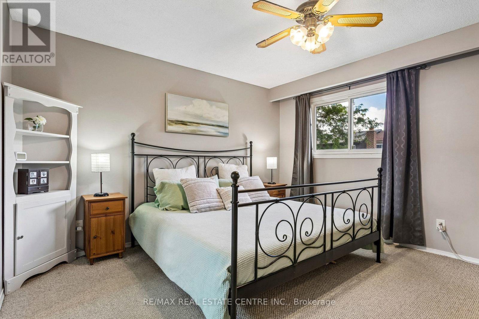 5 Hockley Path Property Photo 23