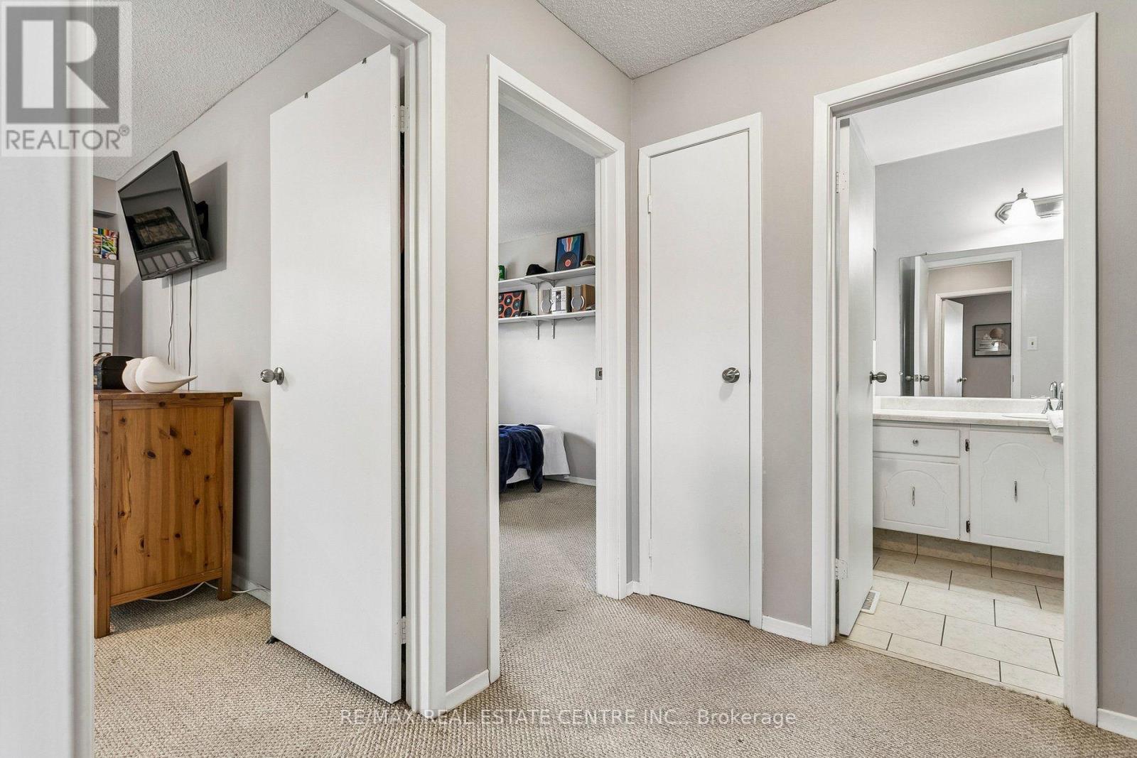 5 Hockley Path Property Photo 25