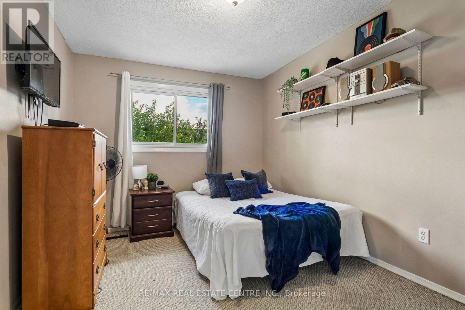 5 Hockley Path Property Photo 26