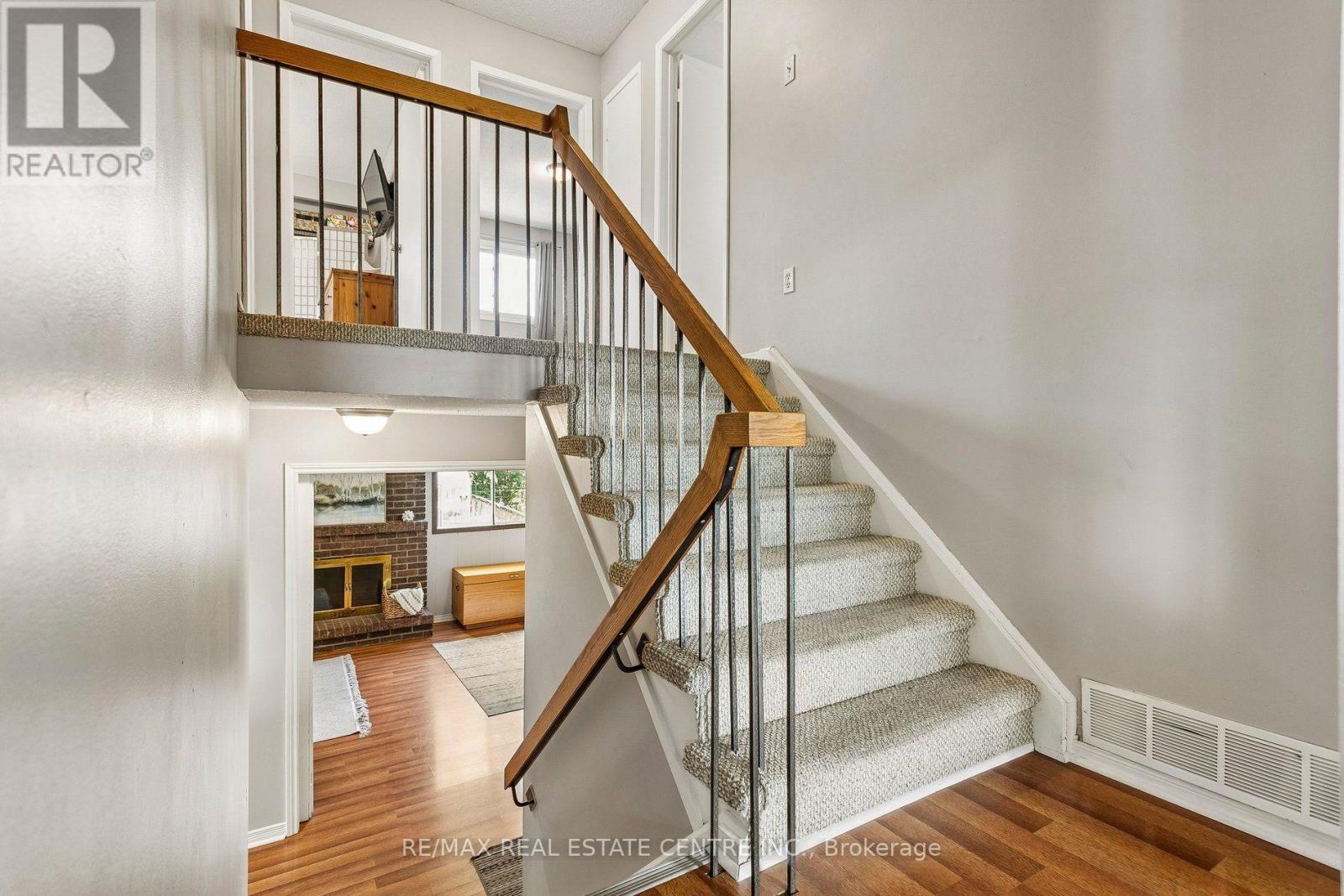5 Hockley Path Property Photo 30