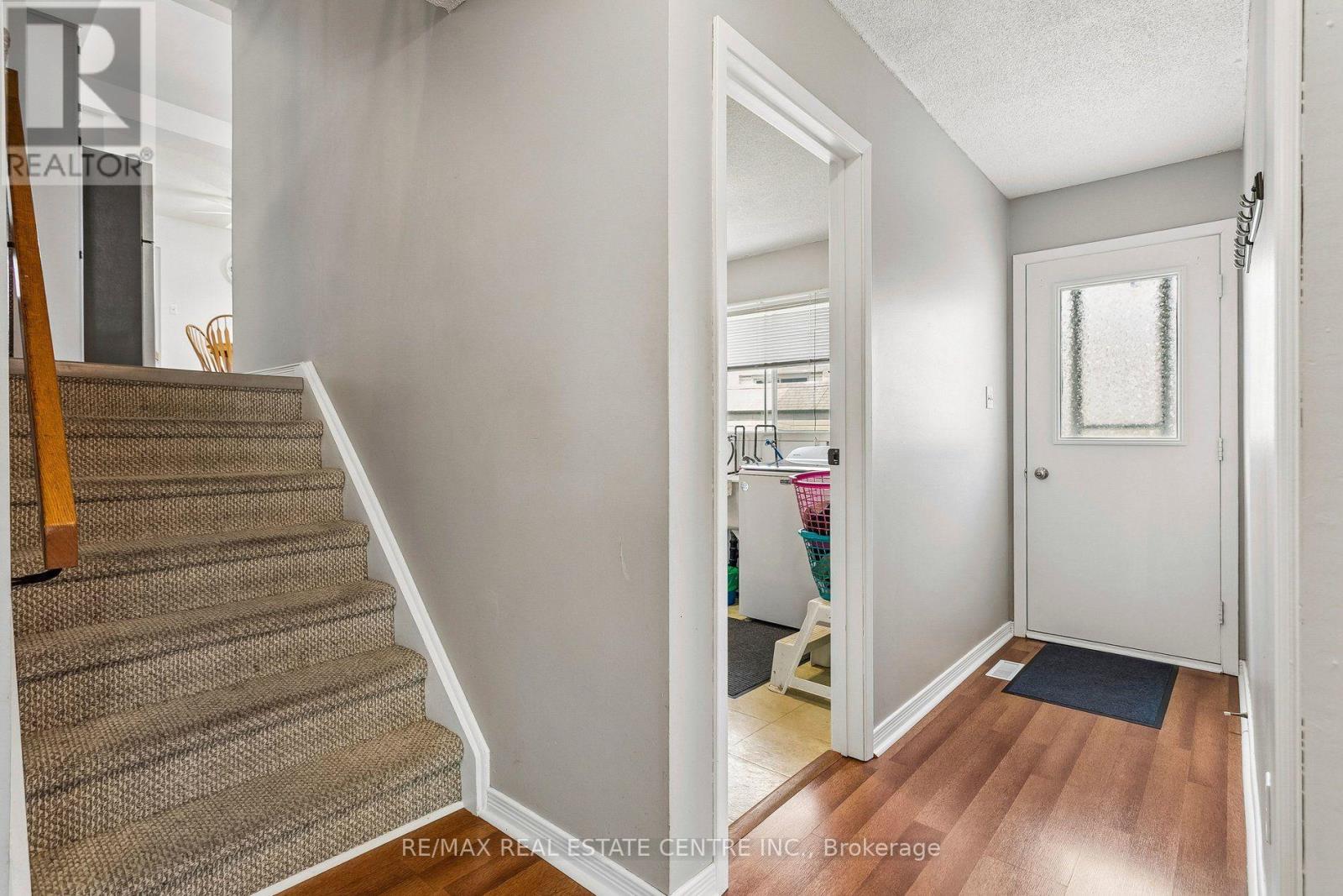 5 Hockley Path Property Photo 31
