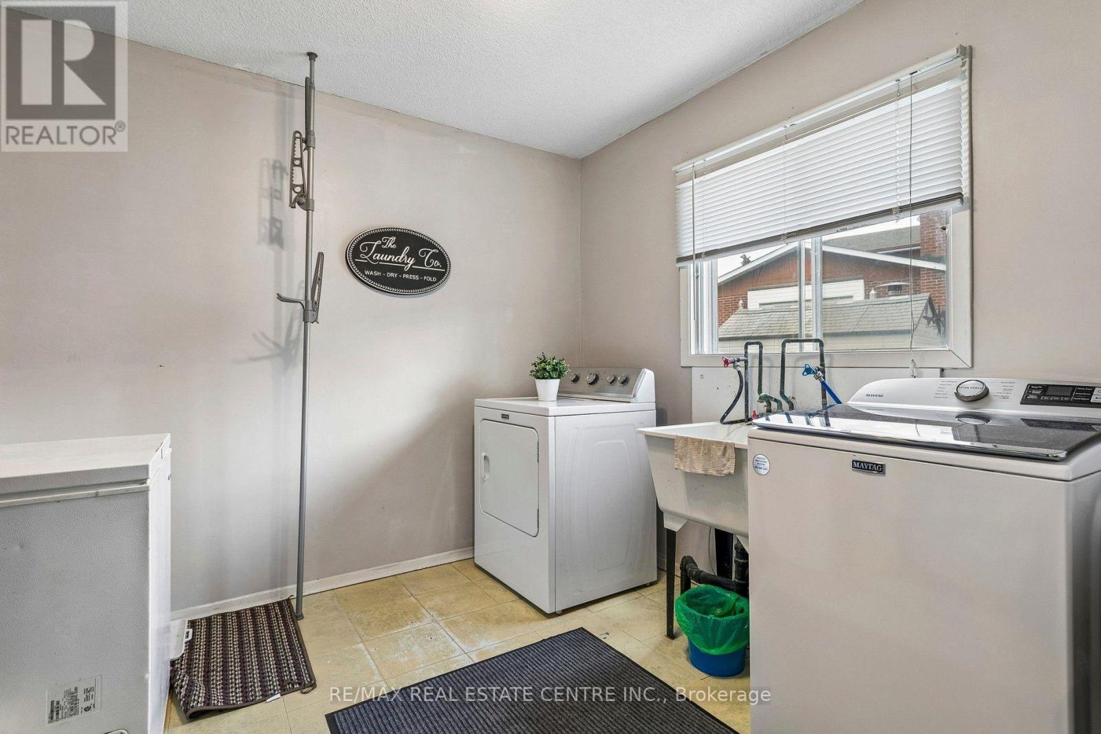 5 Hockley Path Property Photo 32