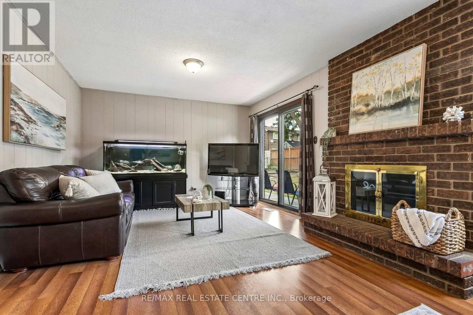 5 Hockley Path Property Photo 34