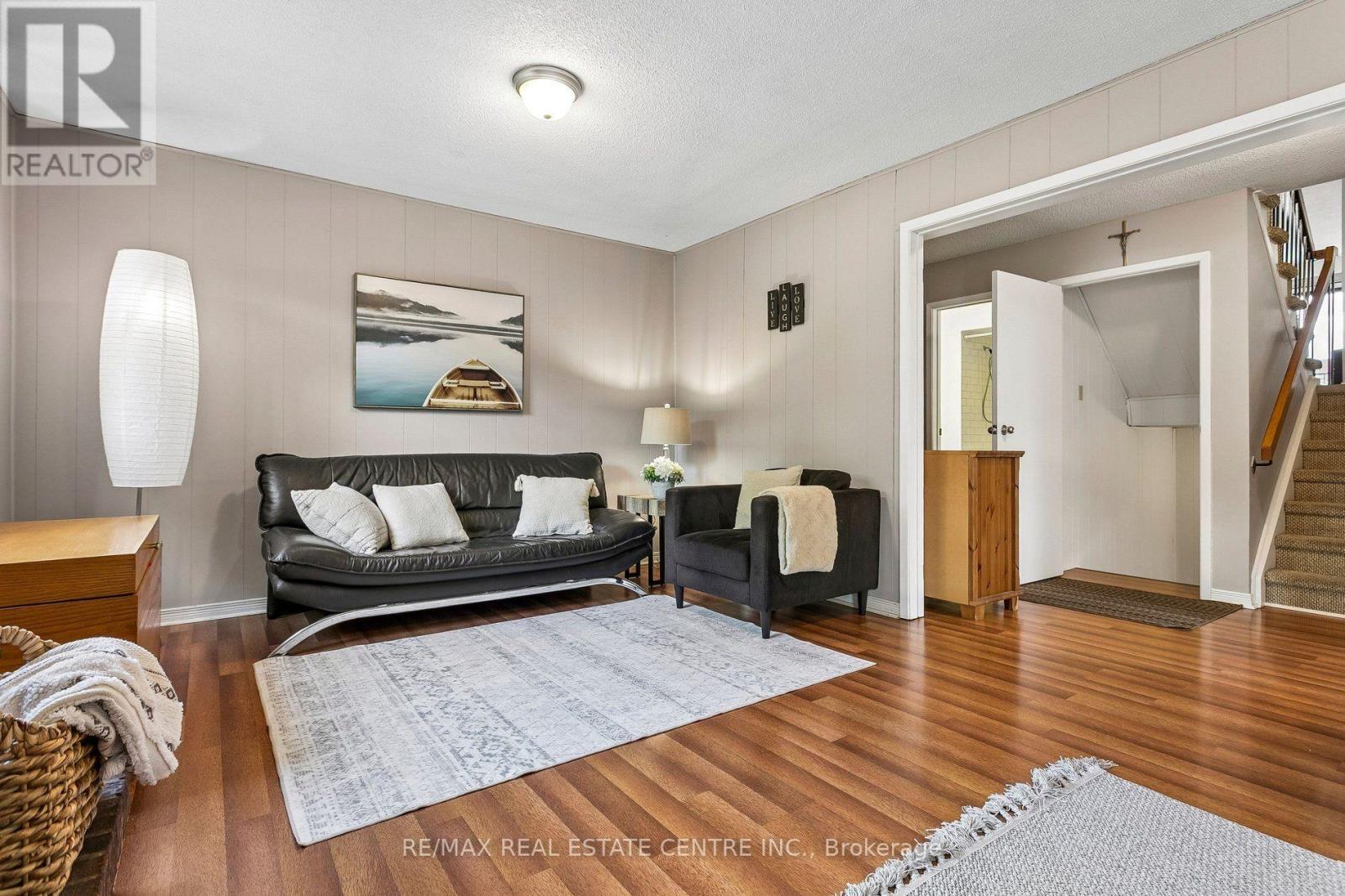 5 Hockley Path Property Photo 36