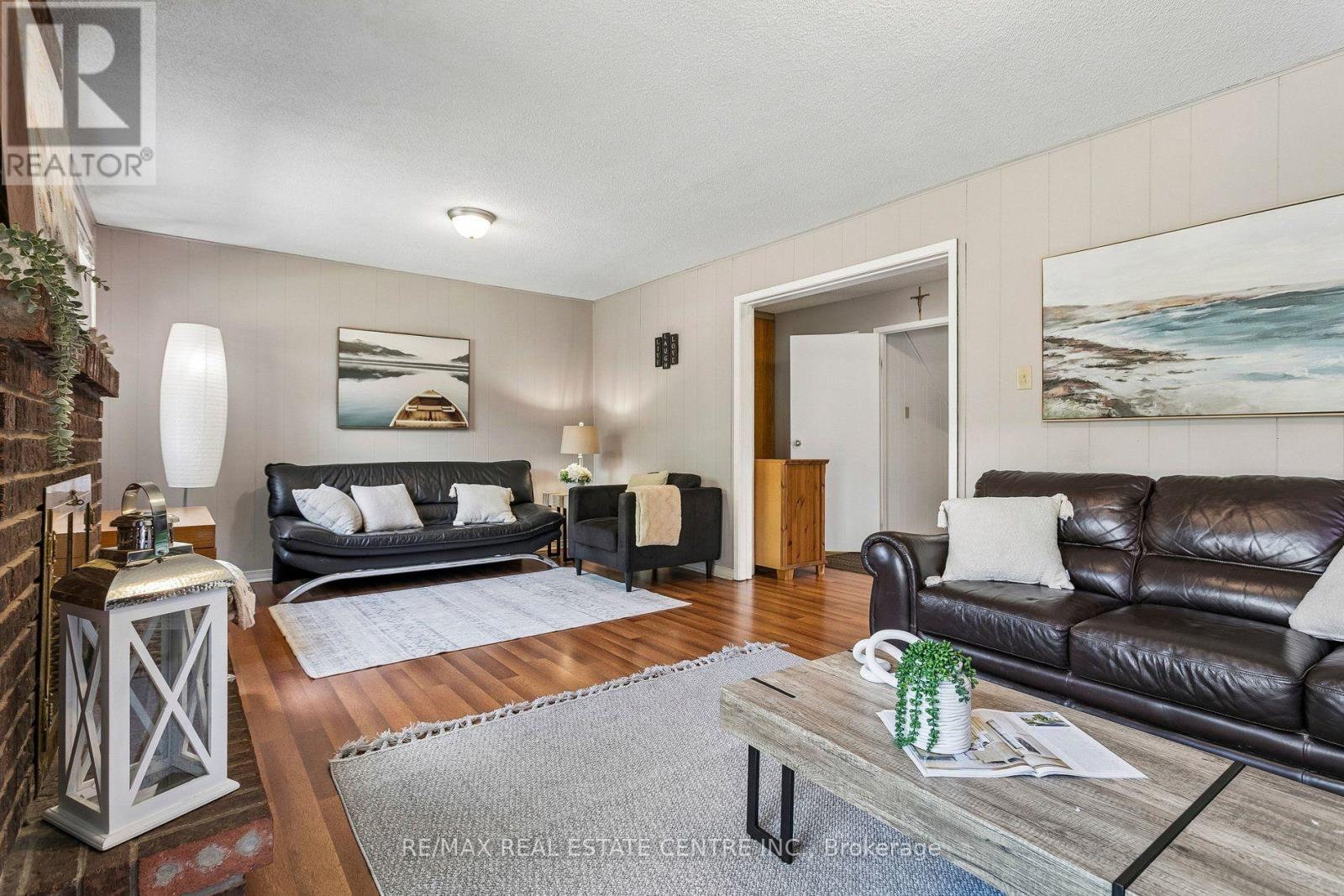 5 Hockley Path Property Photo 38