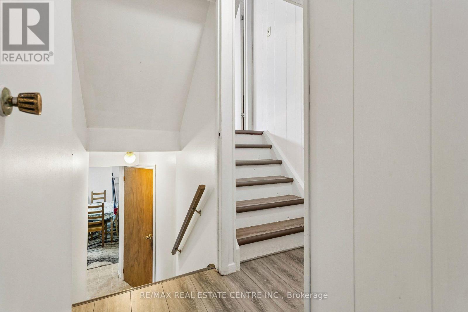 5 Hockley Path Property Photo 40