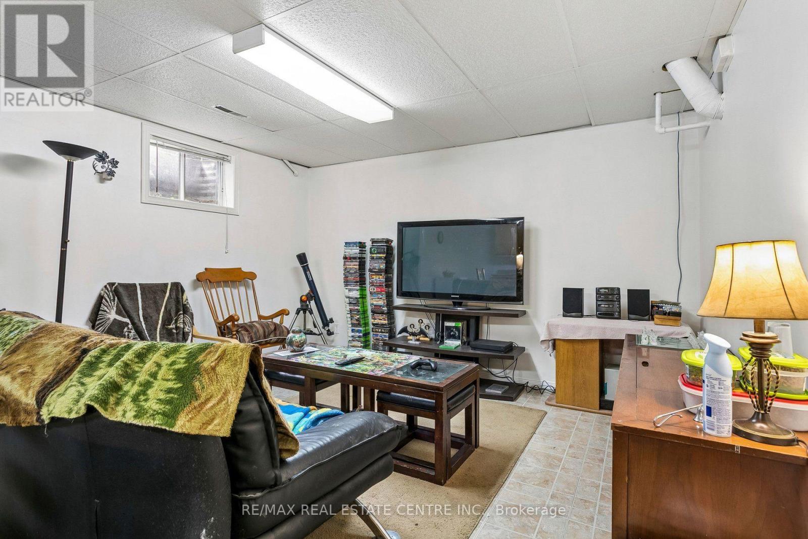 5 Hockley Path Property Photo 45