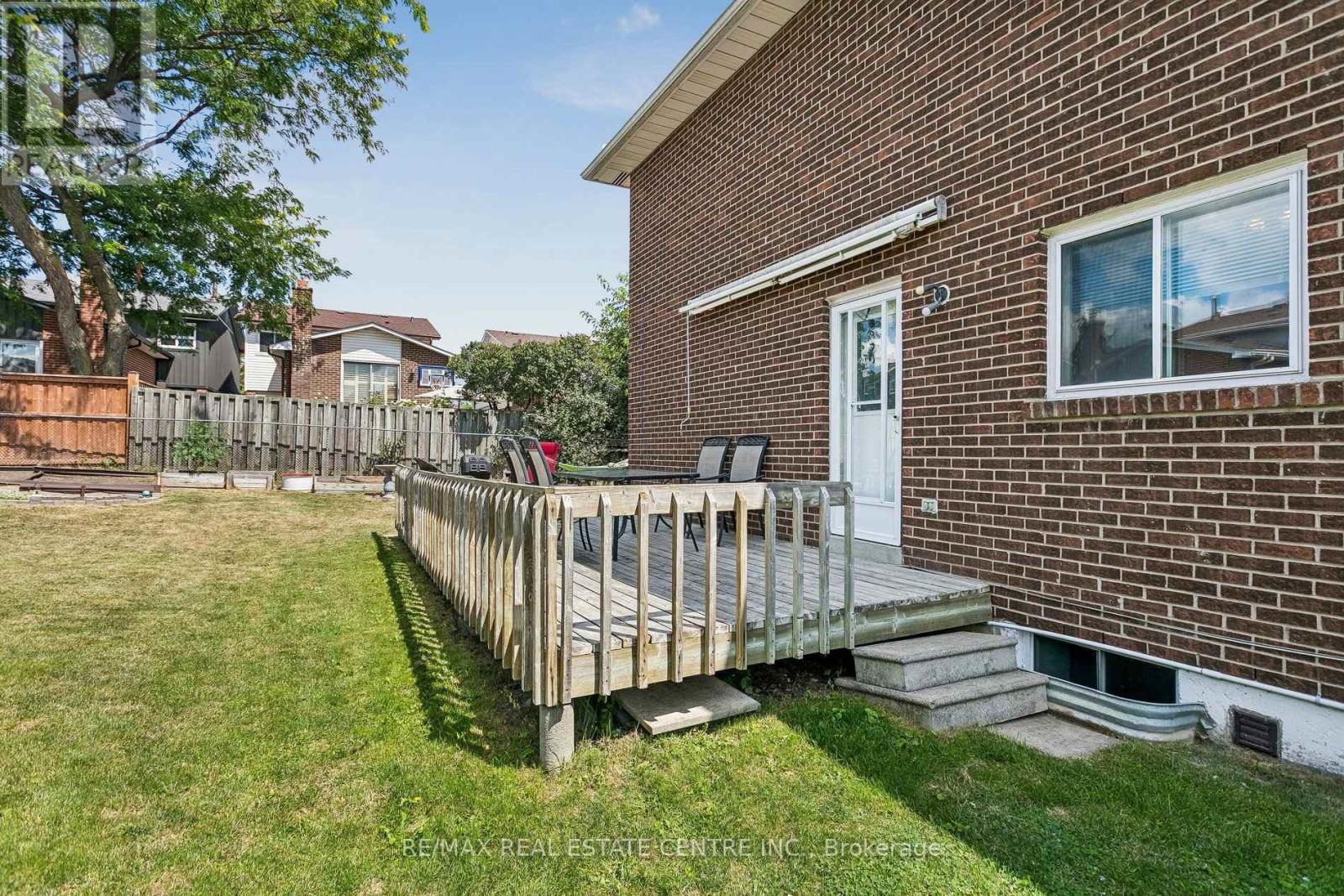 5 Hockley Path Property Photo 46