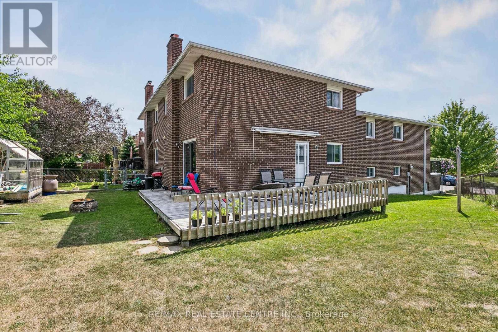 5 Hockley Path Property Photo 48