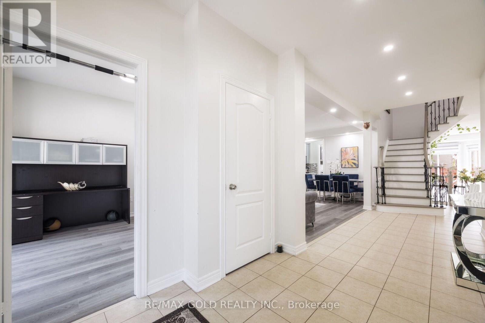 50 Northface Crescent Property Photo 11