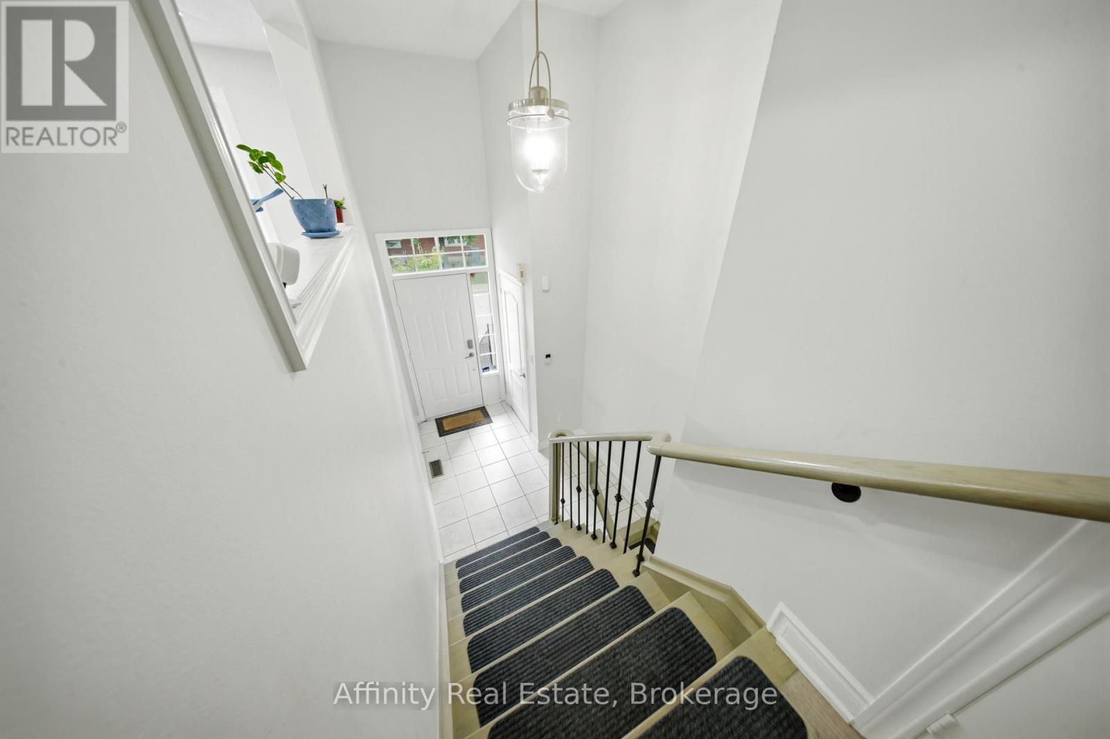 19 - 1575 South Parade Court Property Photo 6