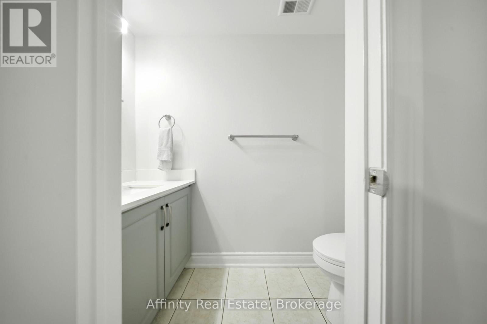 19 - 1575 South Parade Court Property Photo 12
