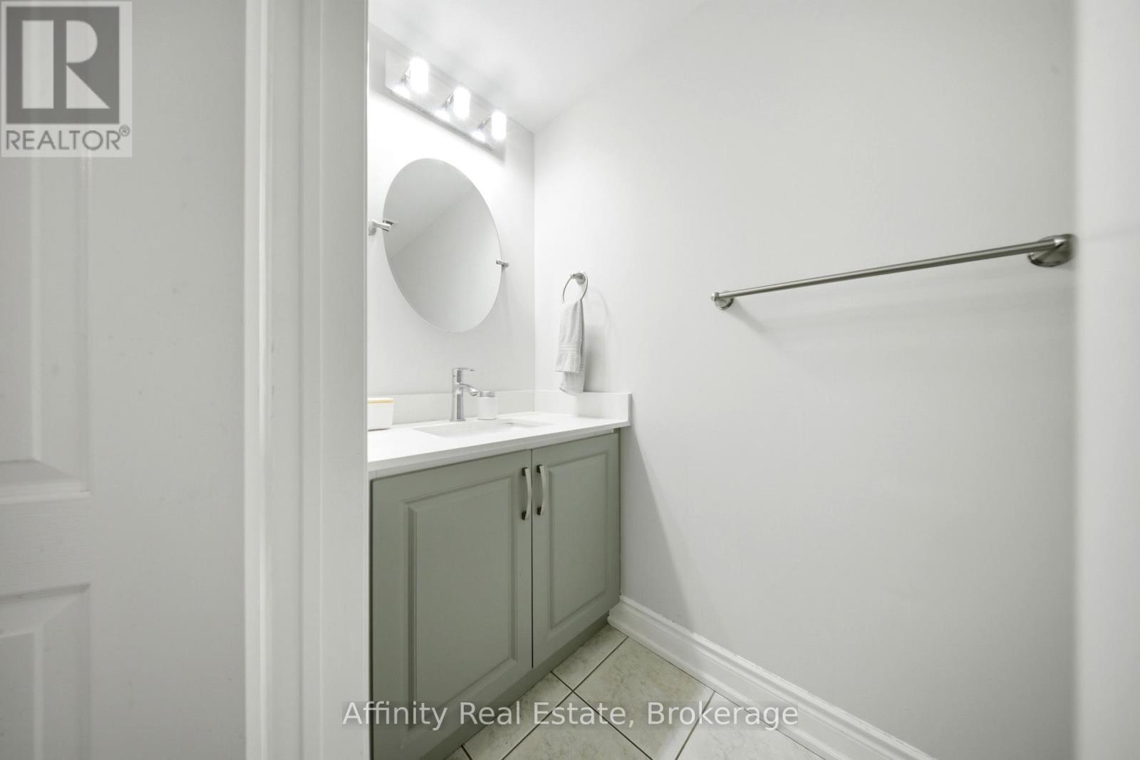 19 - 1575 South Parade Court Property Photo 13
