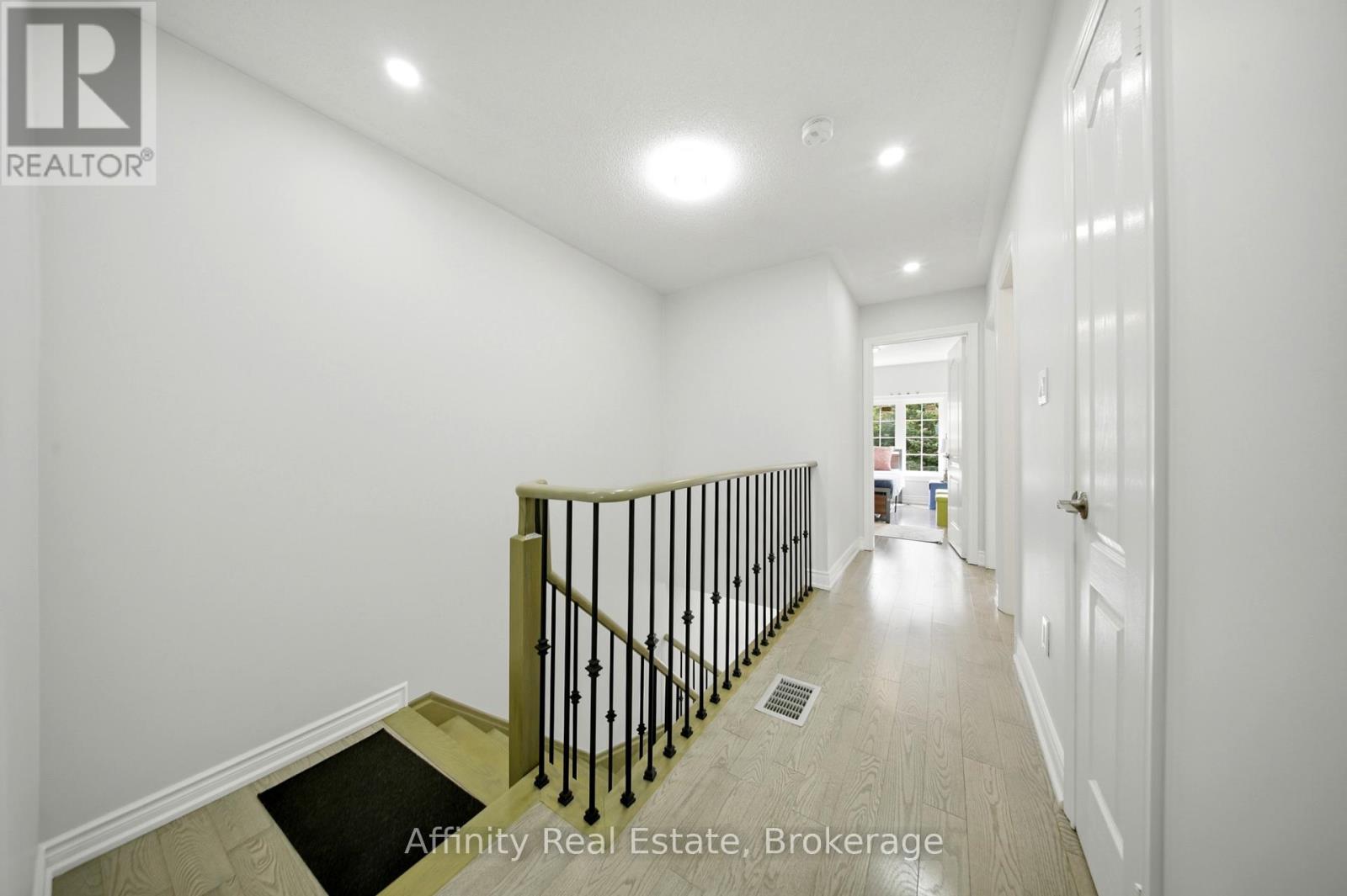 19 - 1575 South Parade Court Property Photo 27