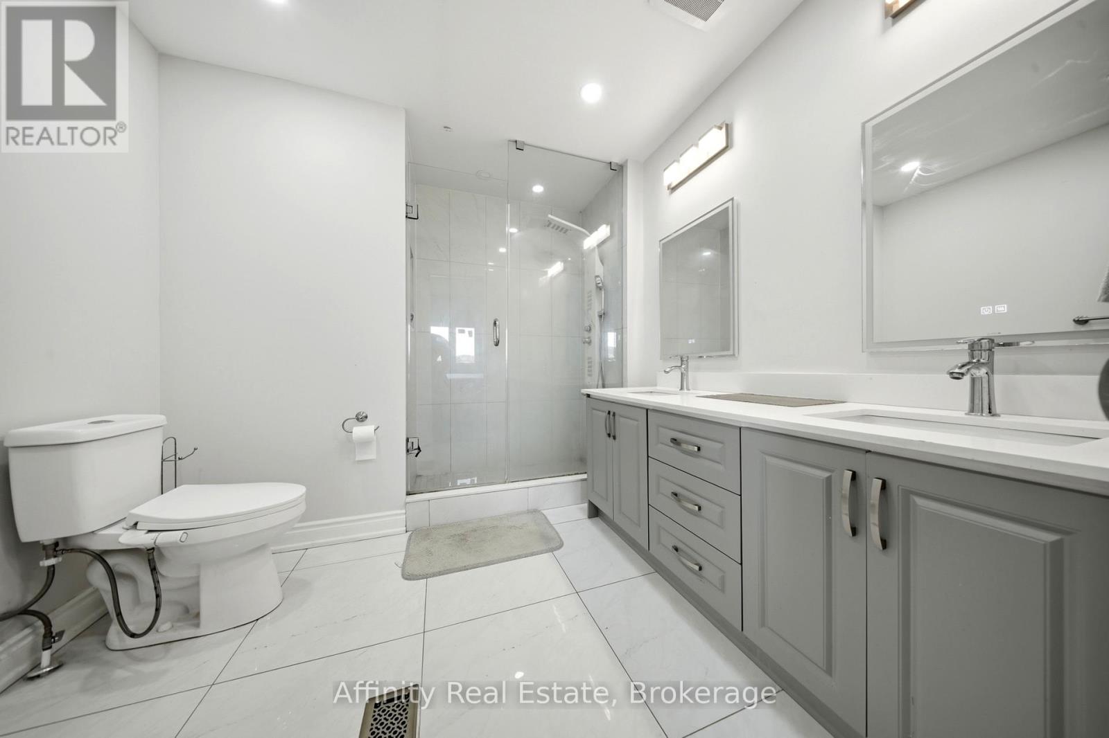 19 - 1575 South Parade Court Property Photo 31