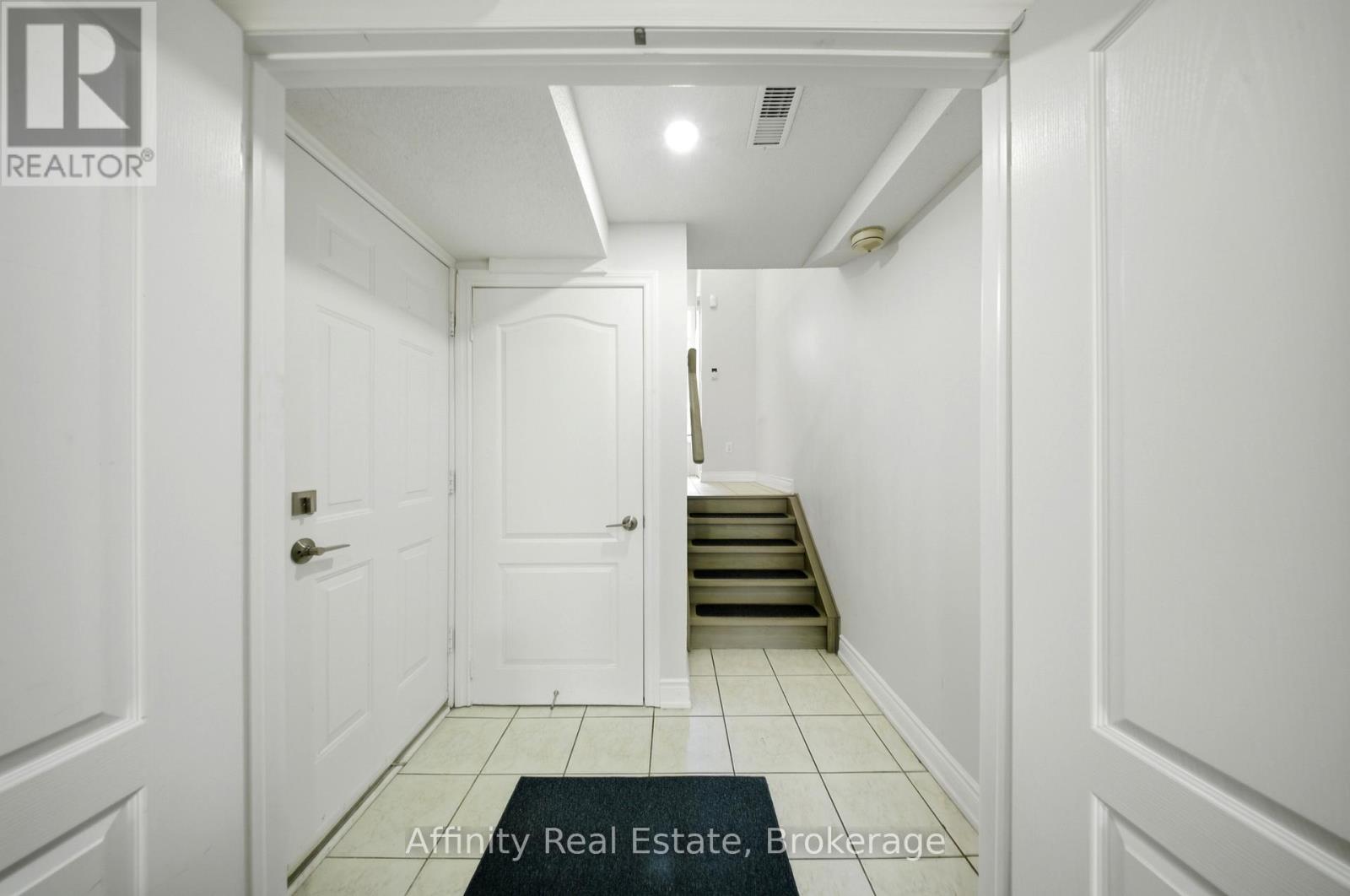 19 - 1575 South Parade Court Property Photo 40