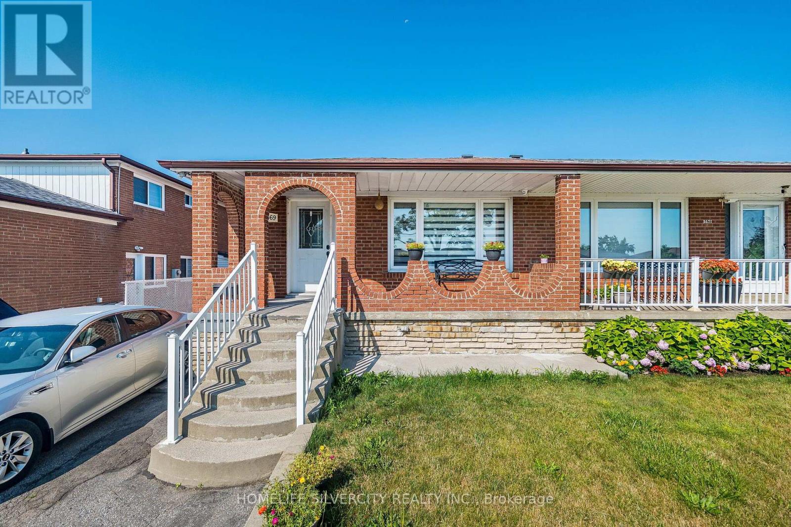 3669 Corliss Crescent Property Photo 1