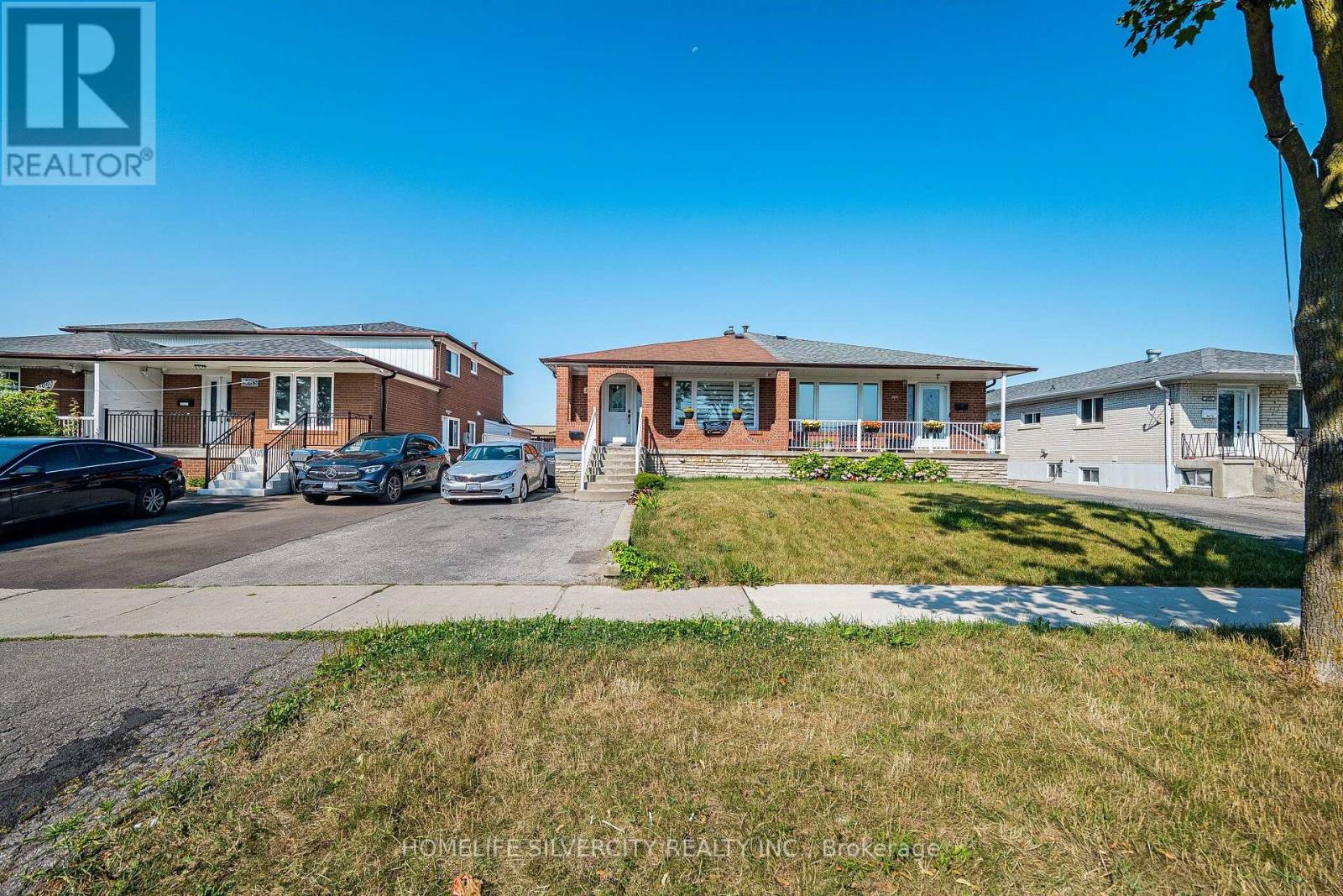 3669 Corliss Crescent Property Photo 3
