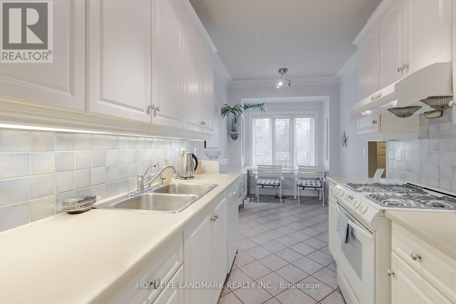 B - 2283 Lake Shore Boulevard W Property Photo 10
