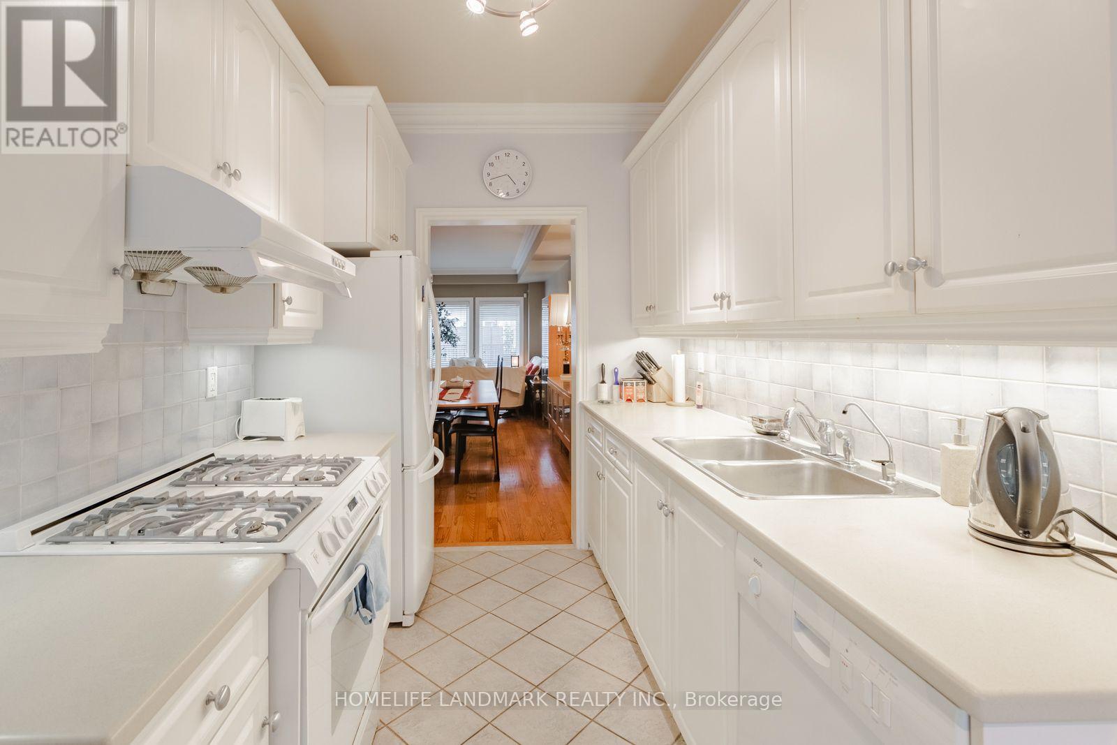 B - 2283 Lake Shore Boulevard W Property Photo 12