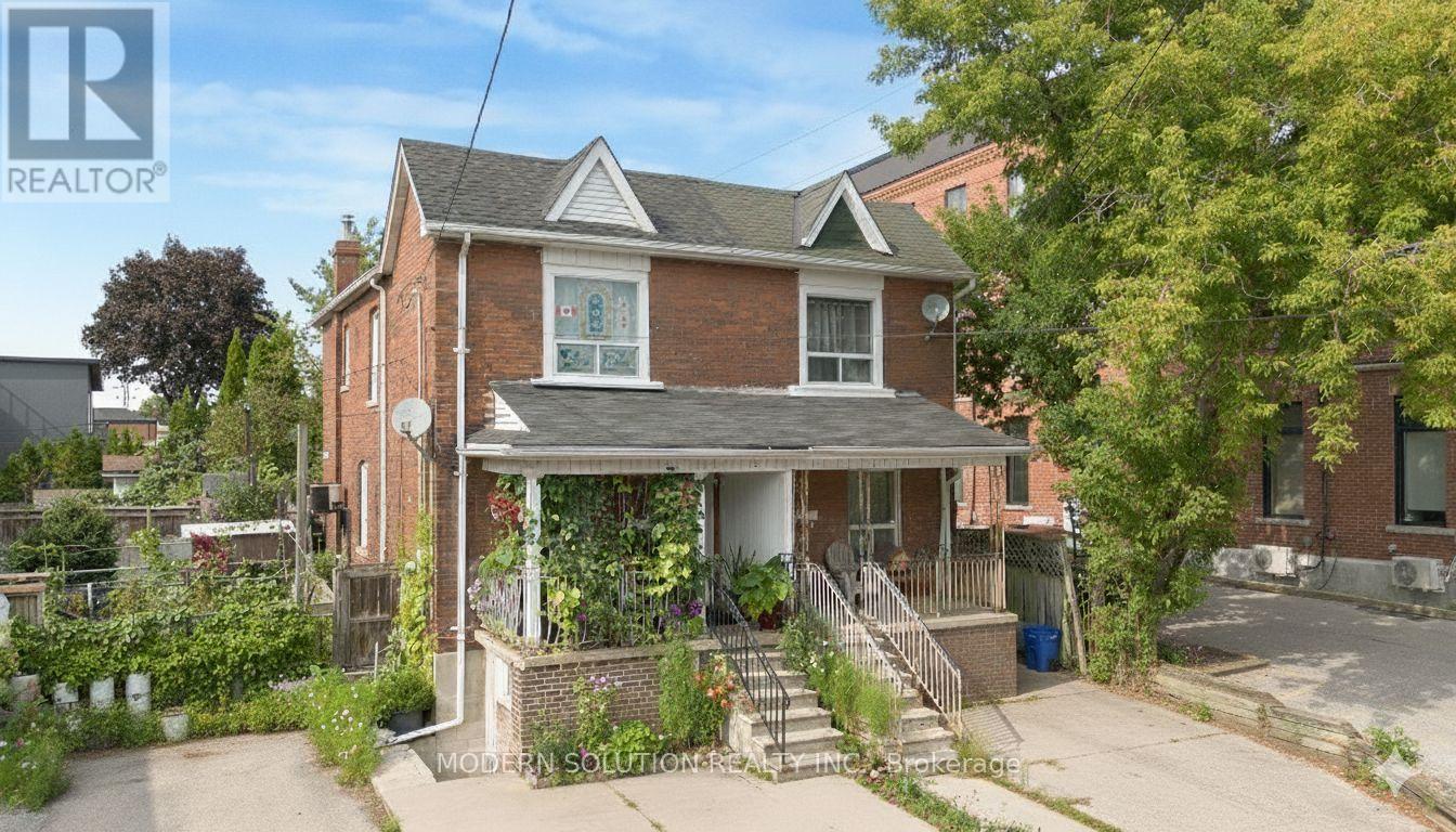 2 ROCKWELL AVENUE