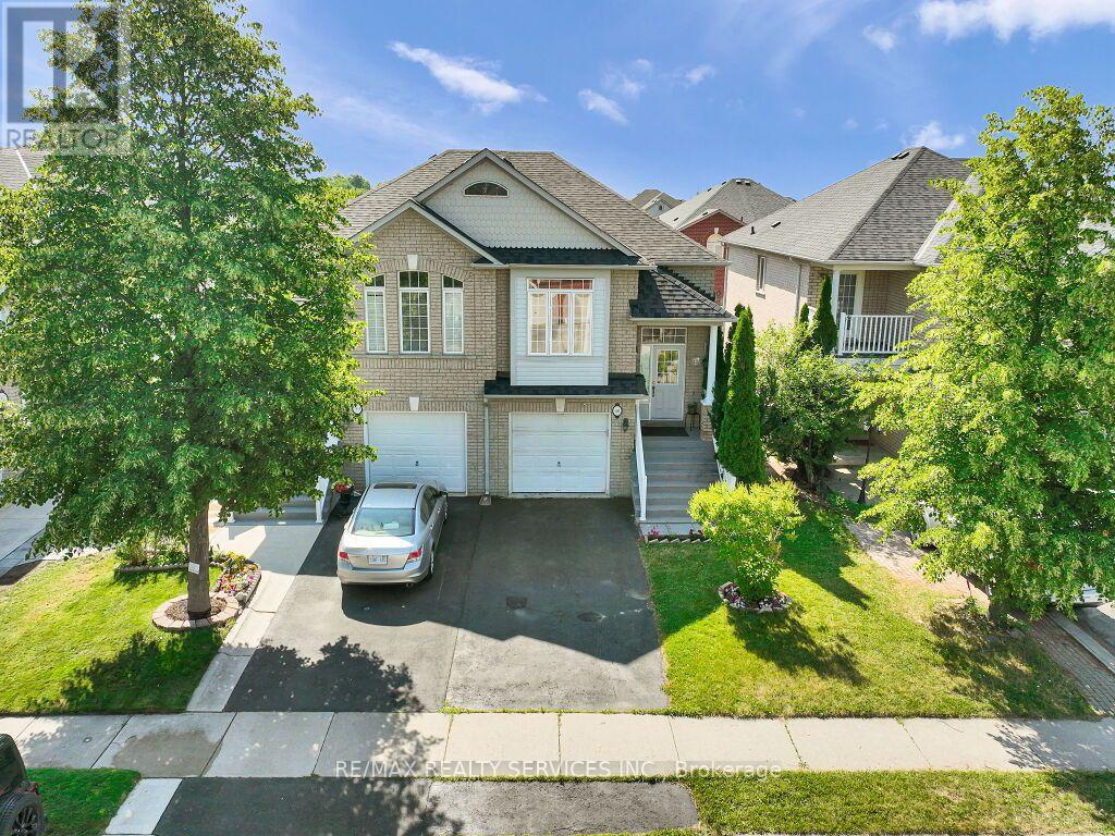 101 River Rock Crescent Property Photo 2