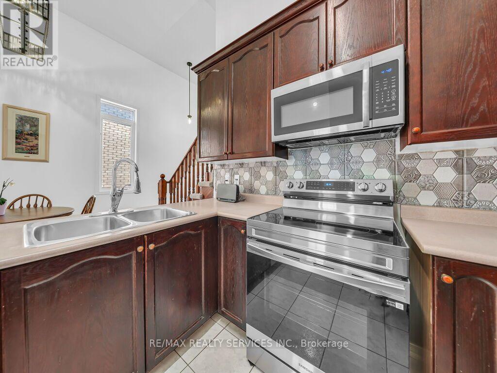101 River Rock Crescent Property Photo 13
