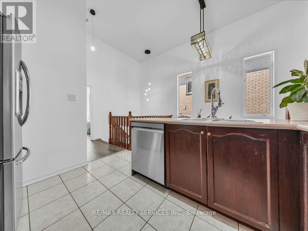 101 River Rock Crescent Property Photo 14