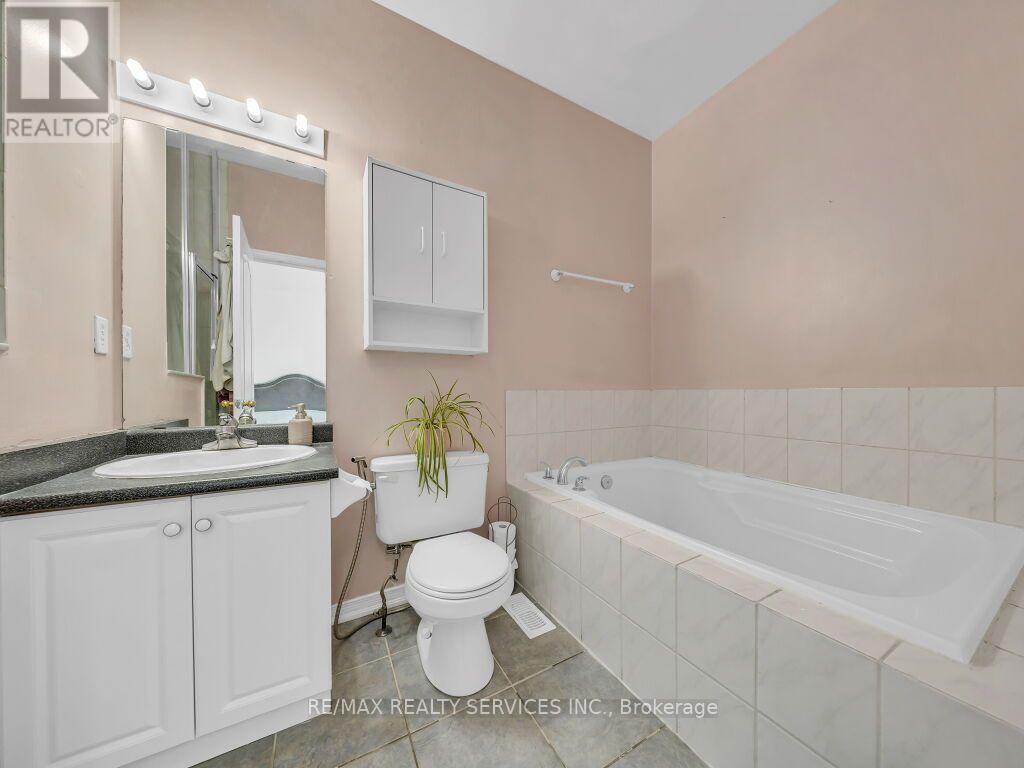 101 River Rock Crescent Property Photo 19