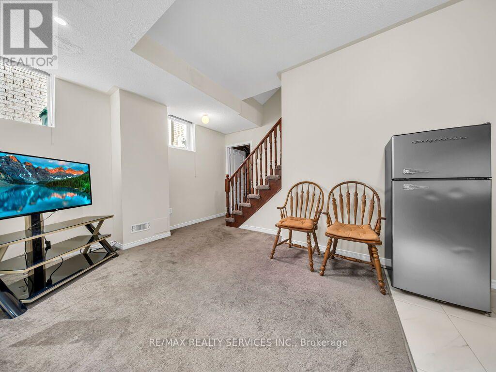 101 River Rock Crescent Property Photo 24