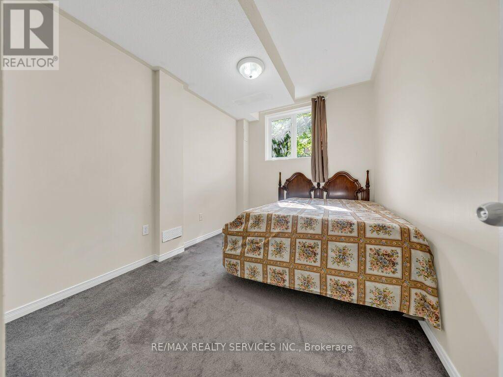 101 River Rock Crescent Property Photo 28