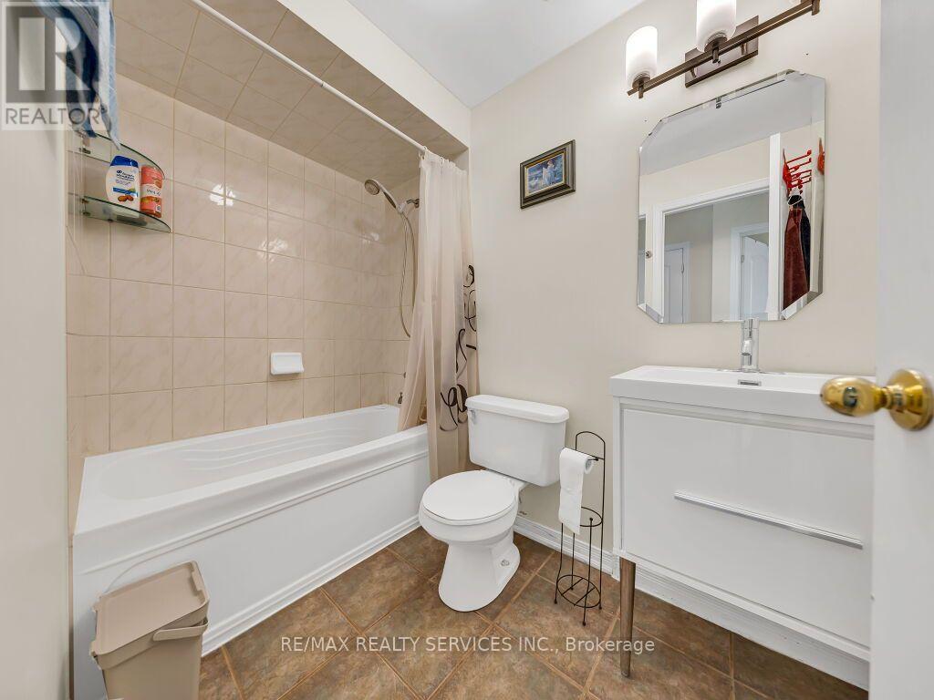 101 River Rock Crescent Property Photo 30