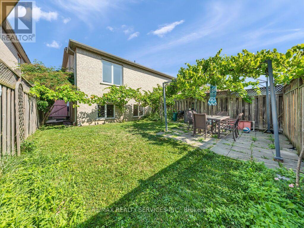 101 River Rock Crescent Property Photo 35