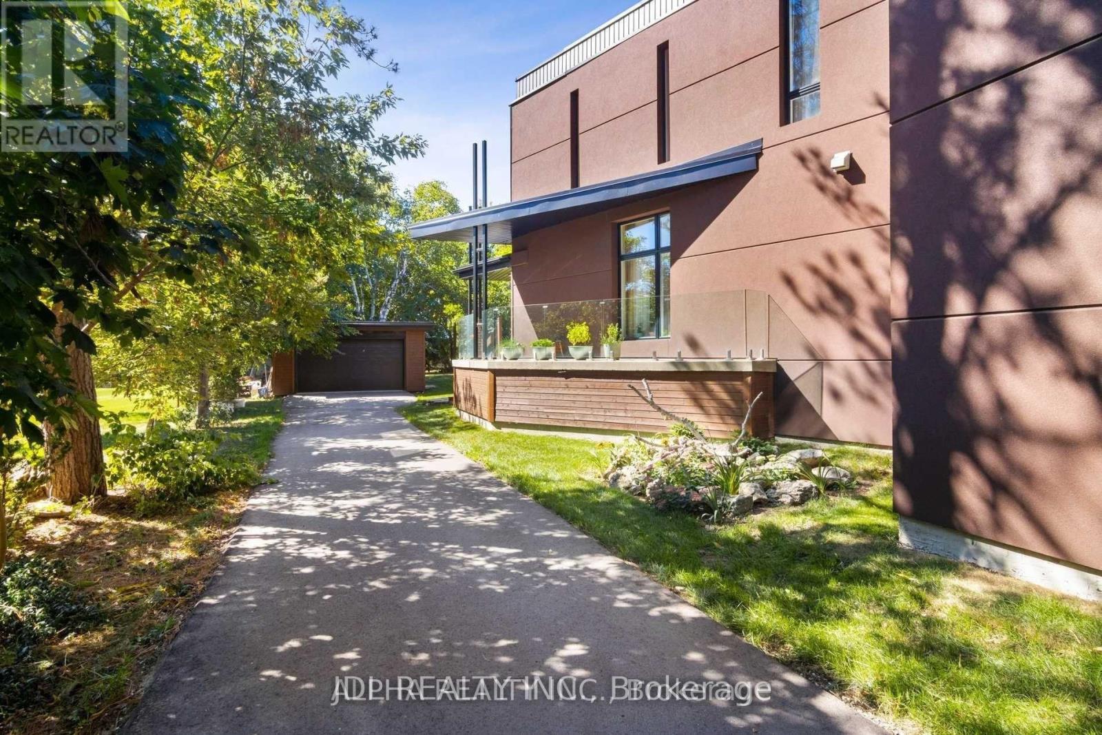 1436 Haig Boulevard Property Photo 4