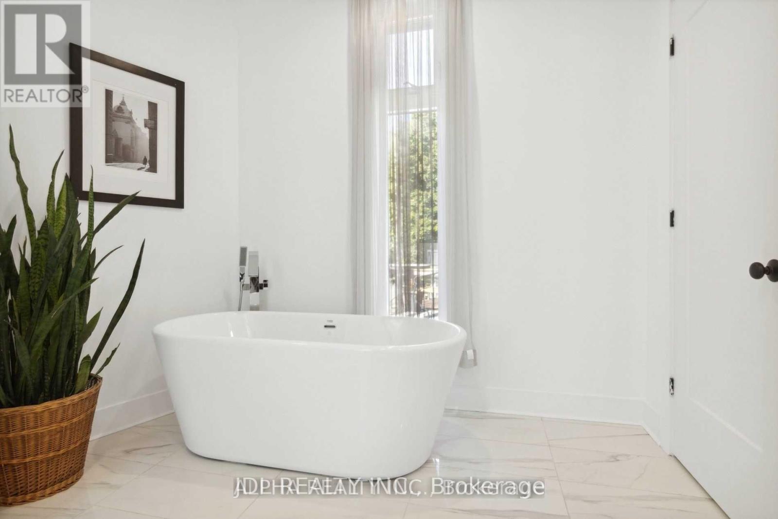 1436 Haig Boulevard Property Photo 28