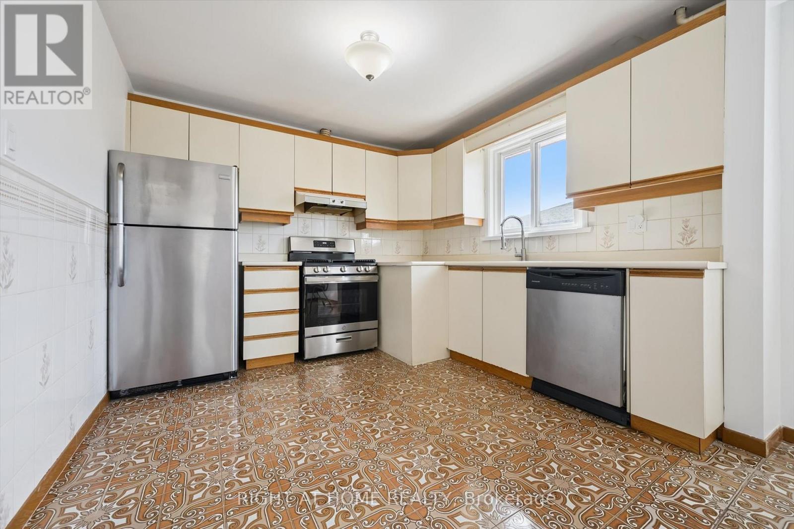 27 Jocada Road Property Photo 7