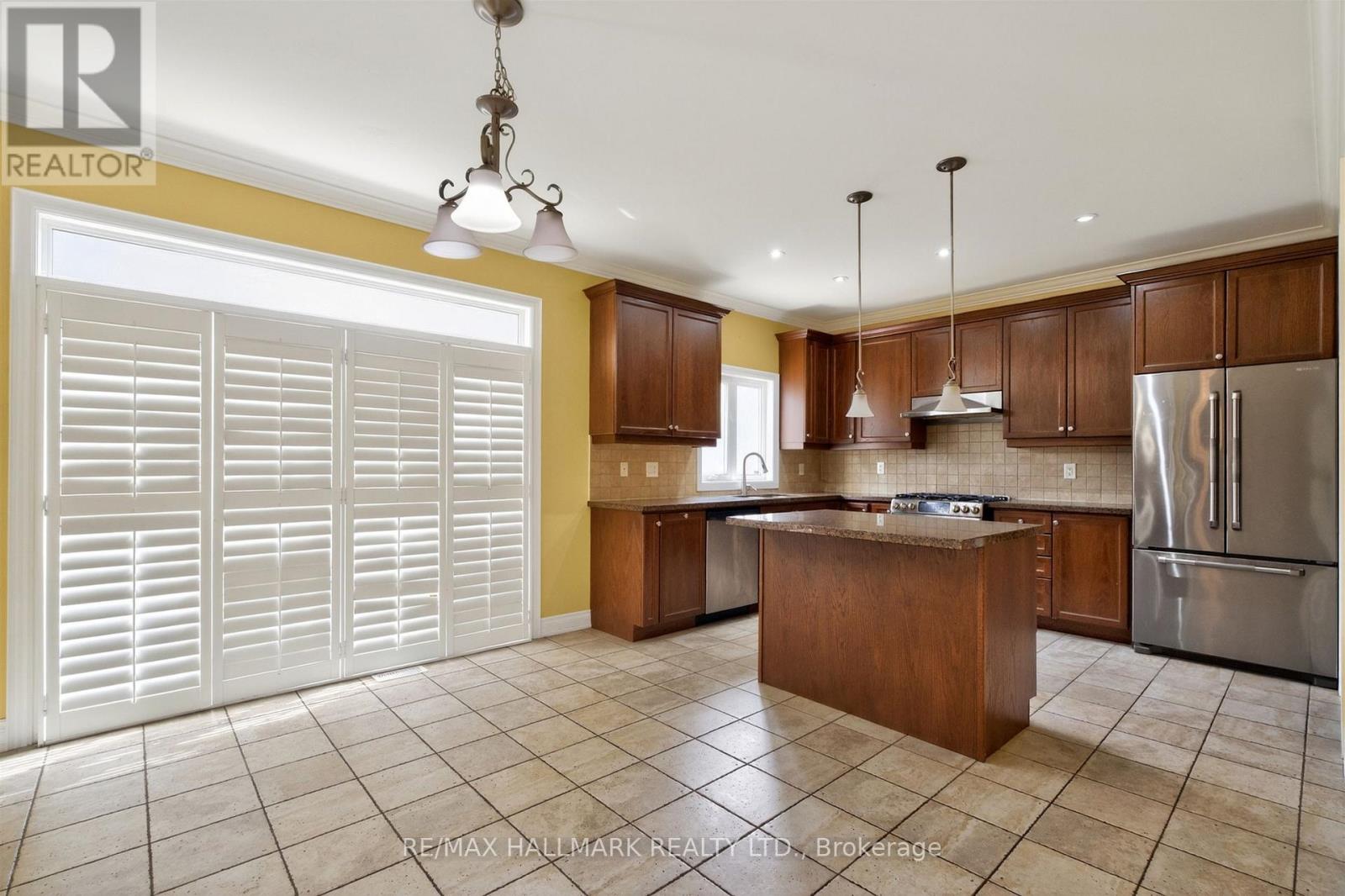 99 Royal West Drive Property Photo 10