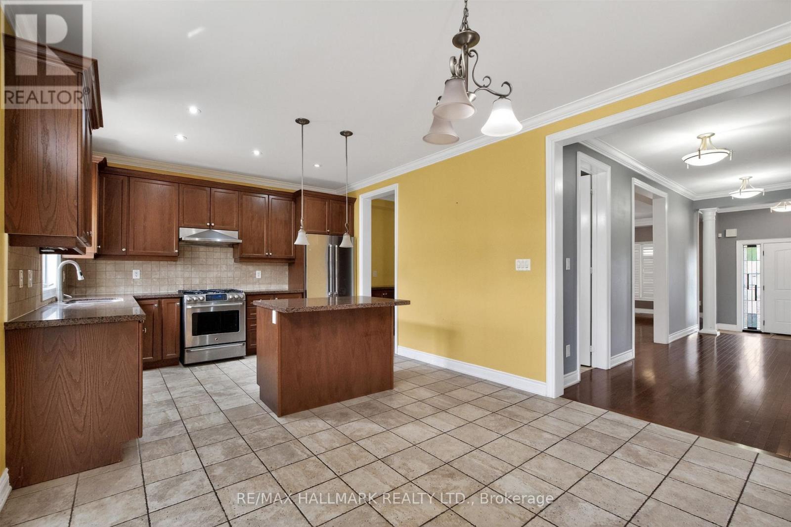 99 Royal West Drive Property Photo 11