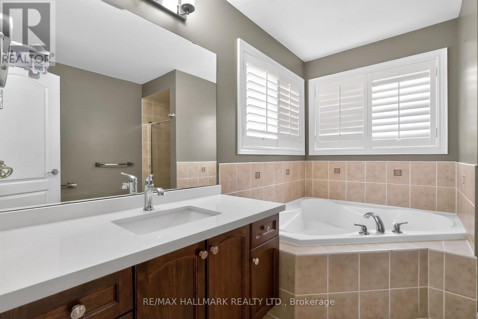 99 Royal West Drive Property Photo 24