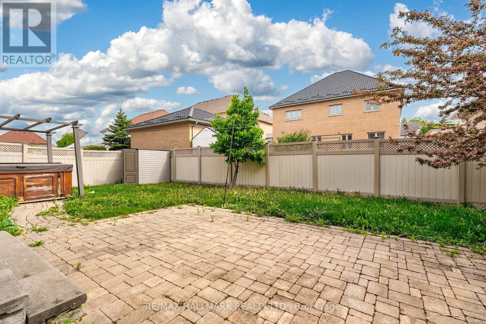 99 Royal West Drive Property Photo 40
