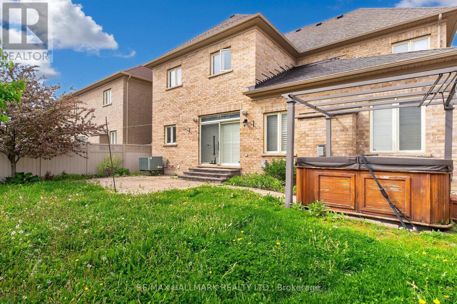 99 Royal West Drive Property Photo 41