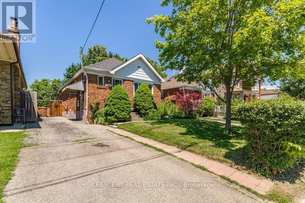 982 BRIAR HILL AVENUE Property Photo 1